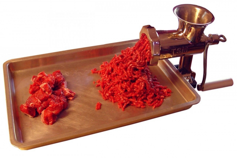 boucherie-VALLAURIS-min_meat_grinder_meat_mincer_kitchen_appliance_grinder_mincer_hamburger_food_preperation_butcher_shop_tool-1158997