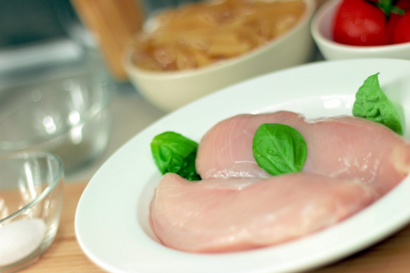 boucherie-VALLAURIS-min_turkey_hen_meat_raw_pink_chicken_ingredient_cooking_uncooked-1087266